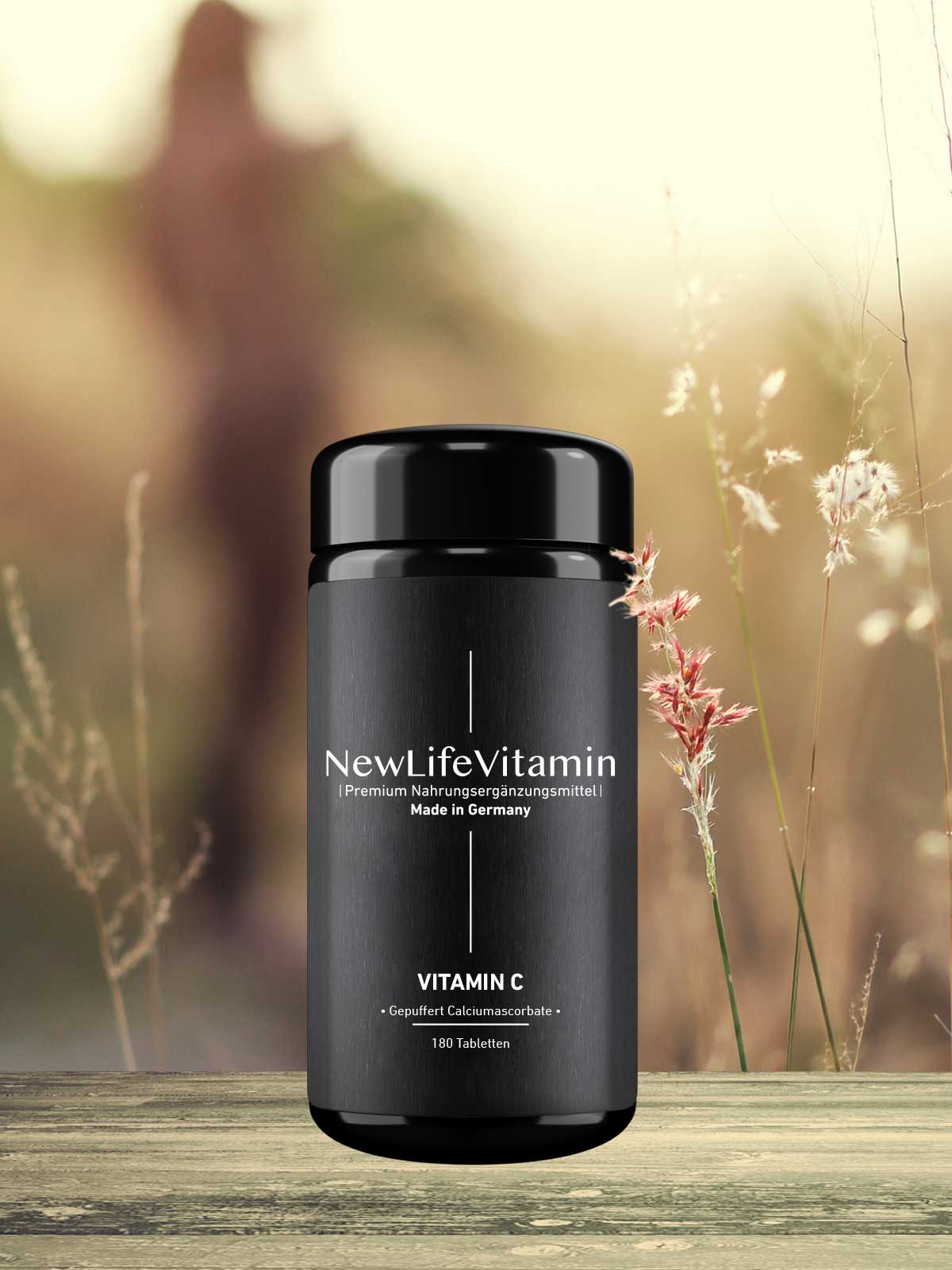 Vitamin C Violettglas von Newlifevitamin auf einem Tisch